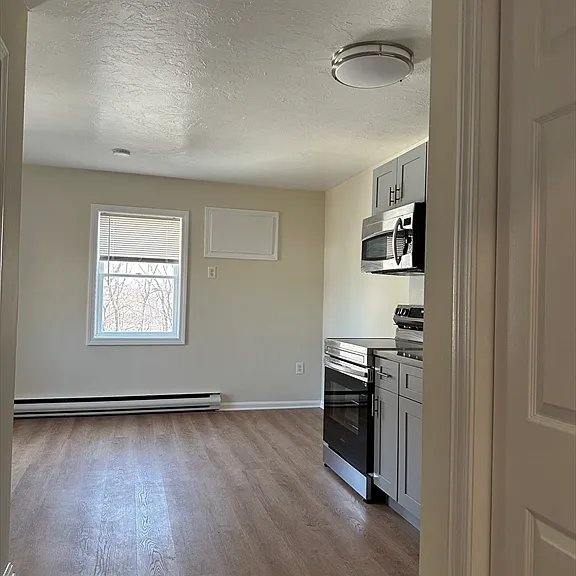 850 Broad St #6 — Photo 4