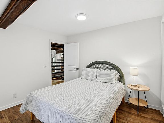 29th image of 2965 Pond View Ct