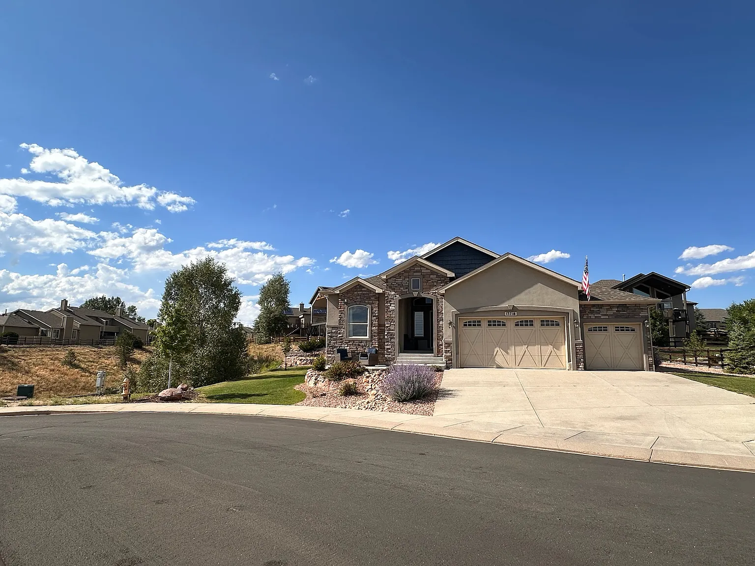 6 bed, 4898 sqft, $4,300 — Photo 3