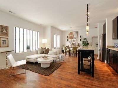 1st image of 1807 W Argyle St APT 501