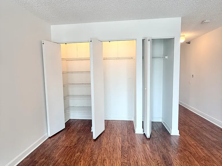 33 W Delaware Pl #14C — Photo 12