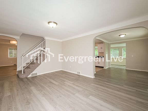 4th image of 3788 Meadowbrook Rd