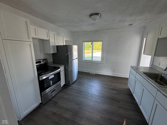 3rd image of 612 W Berry St