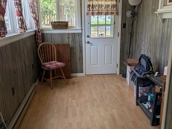4th image of 92 Arnold Rd