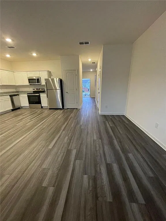 3 bed, 2.5 bath, 1421 sqft, $1,900 — Photo 3