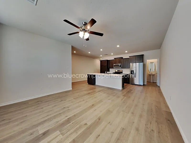 3 bed, 2.5 bath, 1691 sqft, $2,299 — Photo 2
