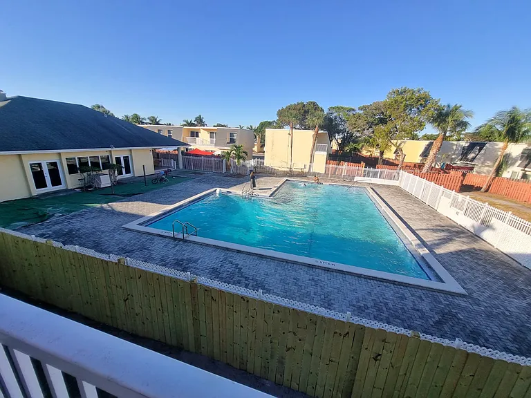 Pelican Pointe — Photo 12