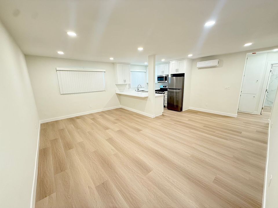 1st image of 1120-1130 N Laurel Ave W #2