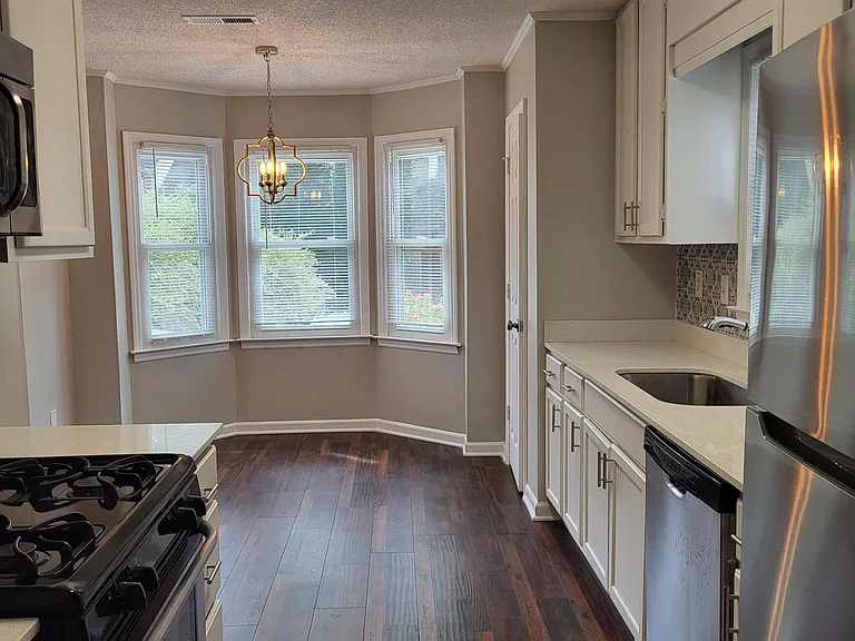 1339 Poplar Pointe SE — Photo 7