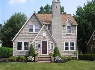 19580 Riverwood Ave, Rocky River, OH 44116