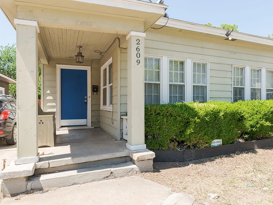 2609 N Shartel Ave #2609