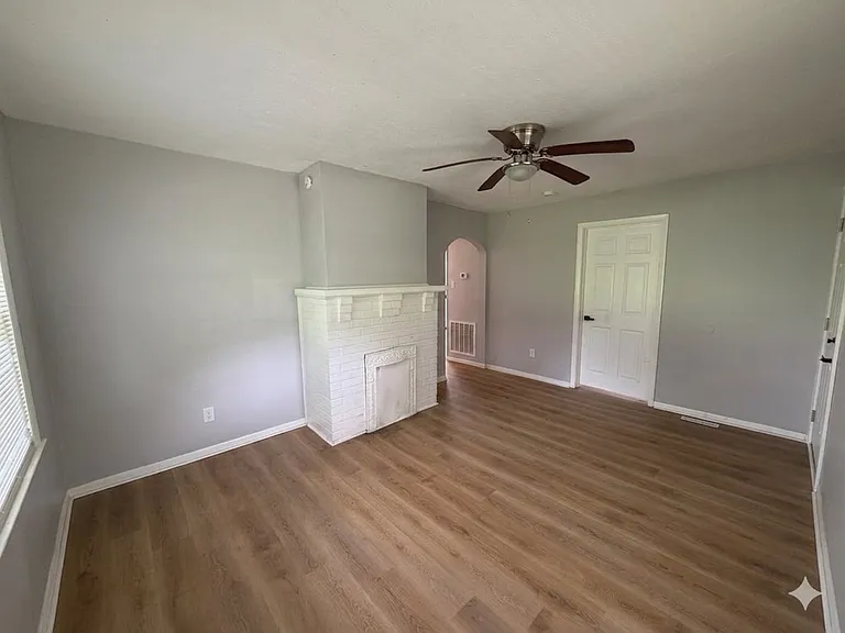 4525 Old Broadway St — Photo 3