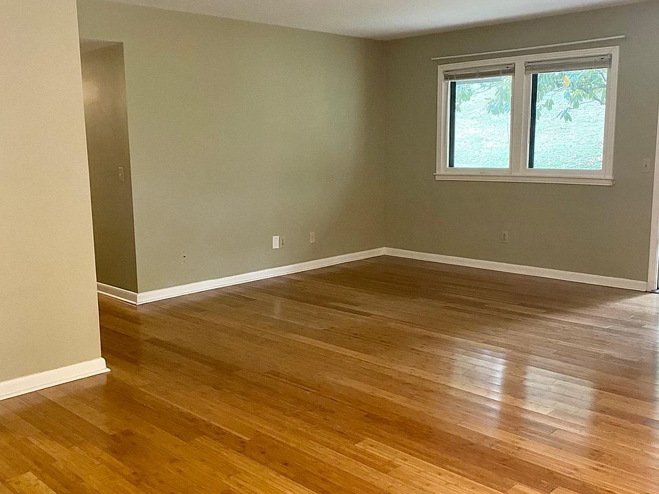 Living Room w/Bamboo Flooring