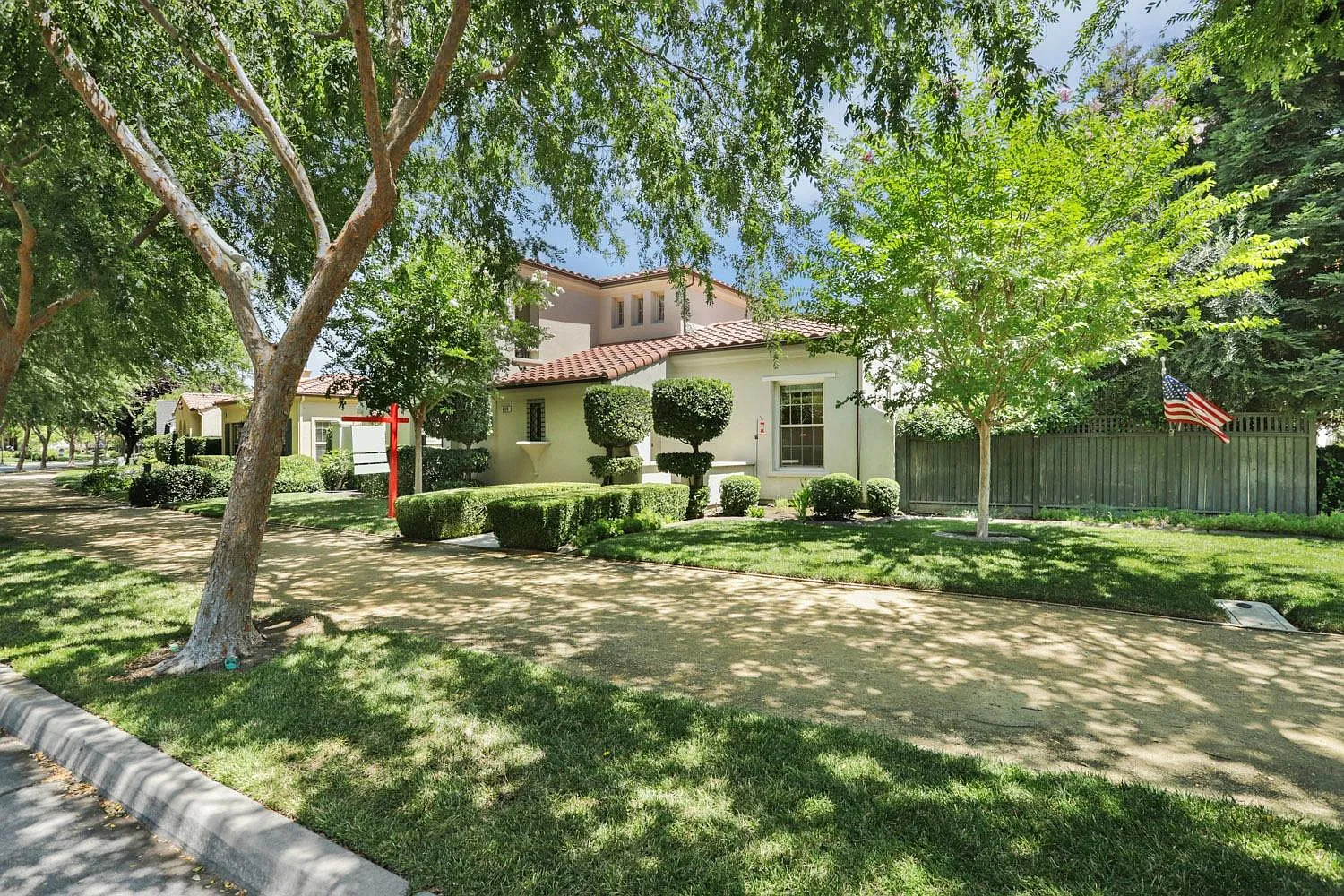 630 Belmont Ln photo 1