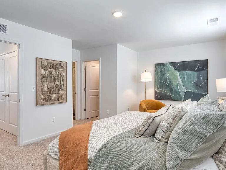 King-size ready bedroom
