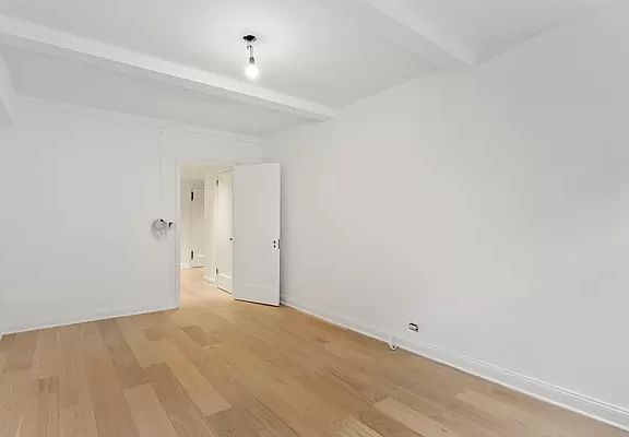 4th image of 410 W 24th St APT 4H