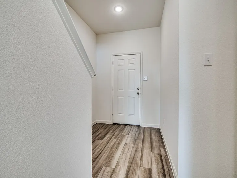 6231 Old Bridge Way — Photo 3
