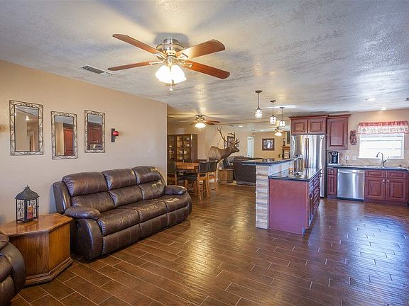 2nd image of 2513 Mimosa Dr