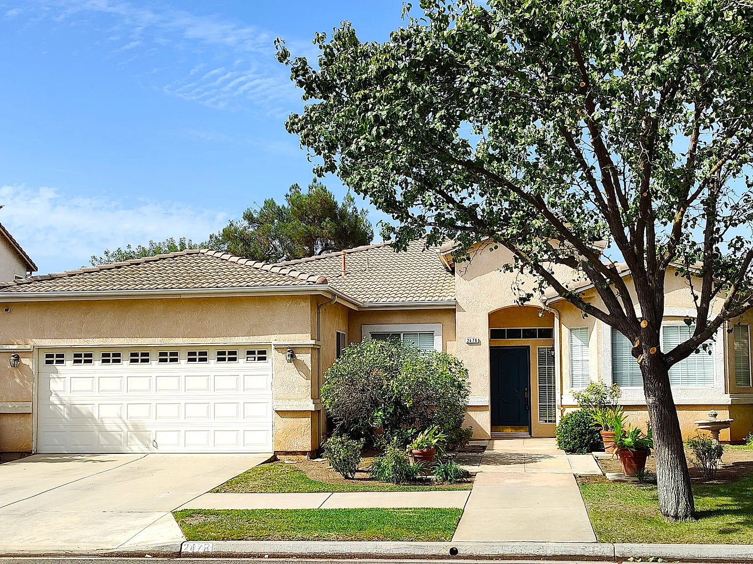 3 bed, 2098 sqft, $2,495 — Photo 2