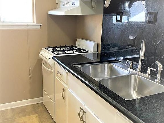 3rd image of 427 W 17th St APT 8