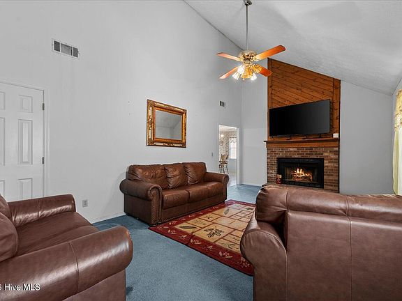 4th image of 102 Trafalgar Drive