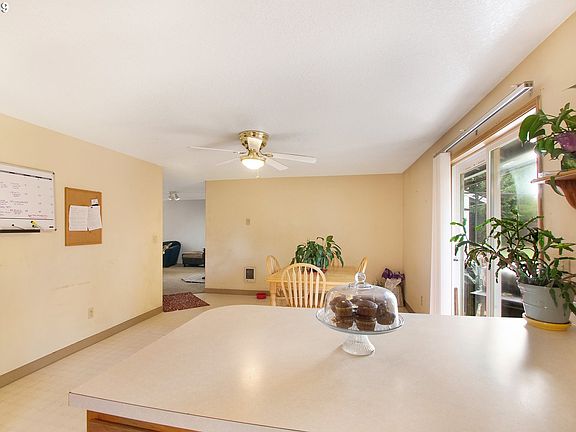 5th image of 6606 NE 104th Ave