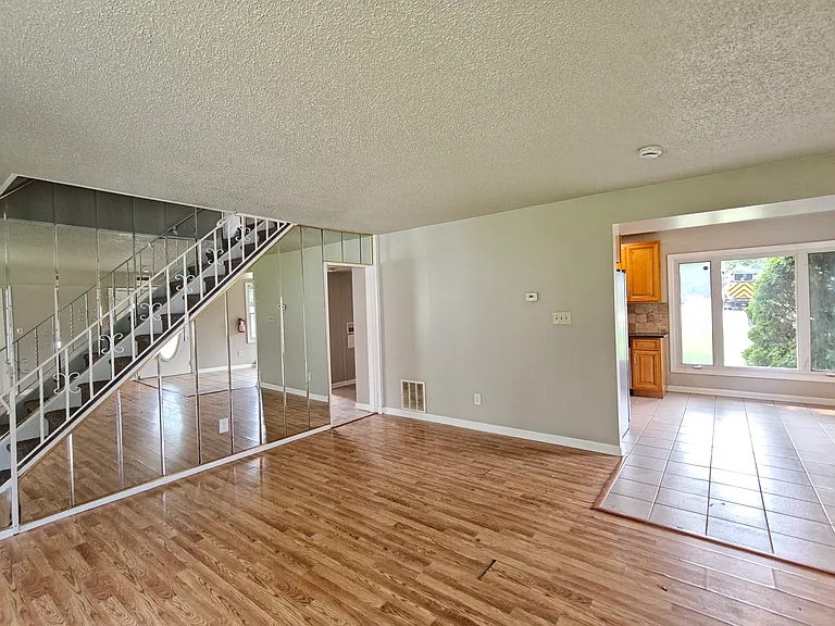 75 Mainbridge Ln — Photo 2