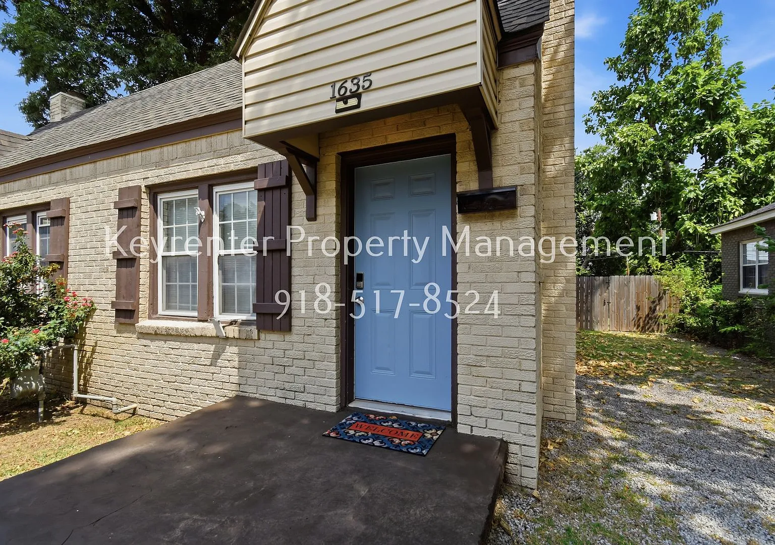 E 8th St Duplex — Photo 2