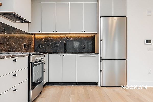 1st image of 250 Gold St #916