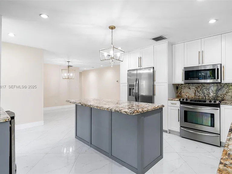 13611 SW 77th St — Photo 13