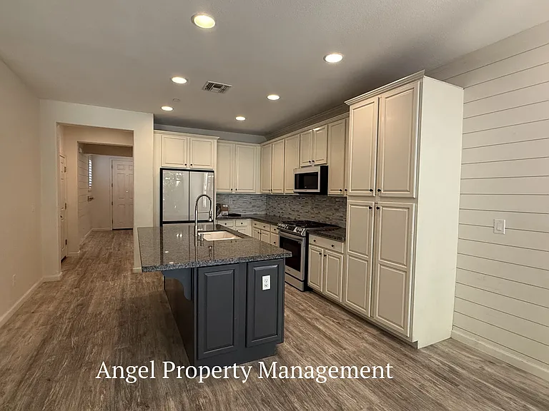 128 Dowd Ct — Photo 18