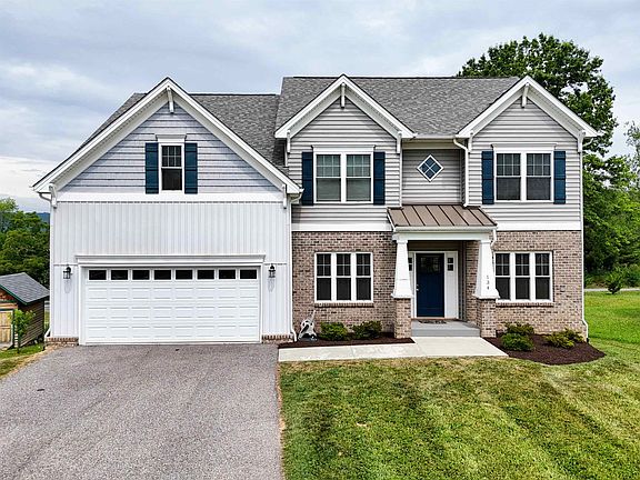 3rd image of 134 Oak Meadow Ln