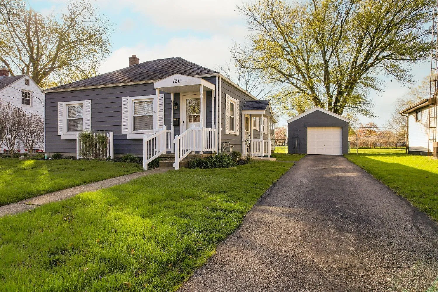 120 Schiller Ave photo 1