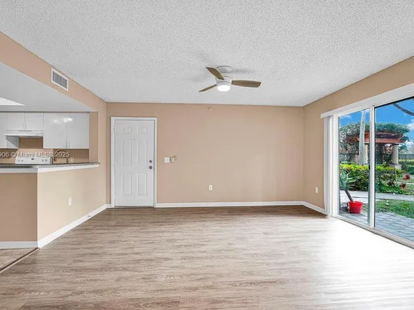 4195 N Haverhill Rd APT 304, West Palm Beach, FL 33417