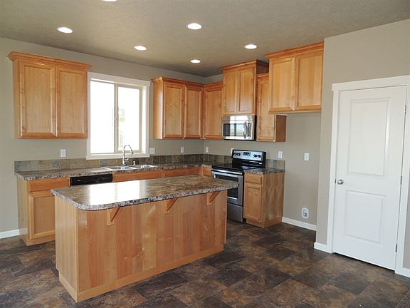 2nd image of 915 Country Ave NE