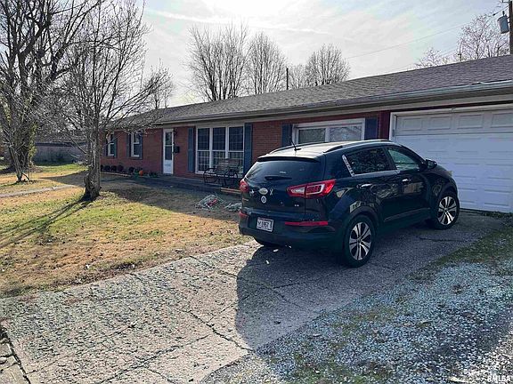 4th image of 1008 Roberta Dr
