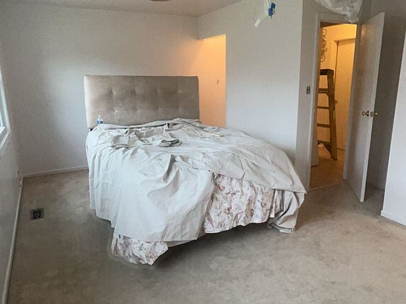 1st floor, main bedroom, 2 closets