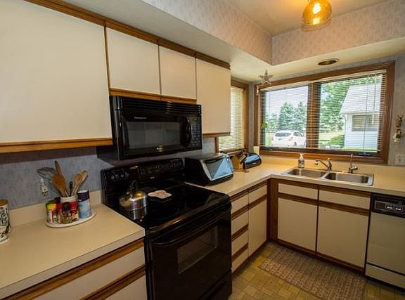 4th image of 25691 Freda Dr