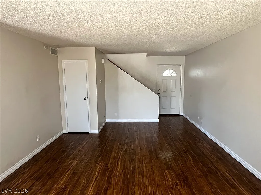 3 bed, 2.5 bath, 1300 sqft, $1,699 — Photo 4