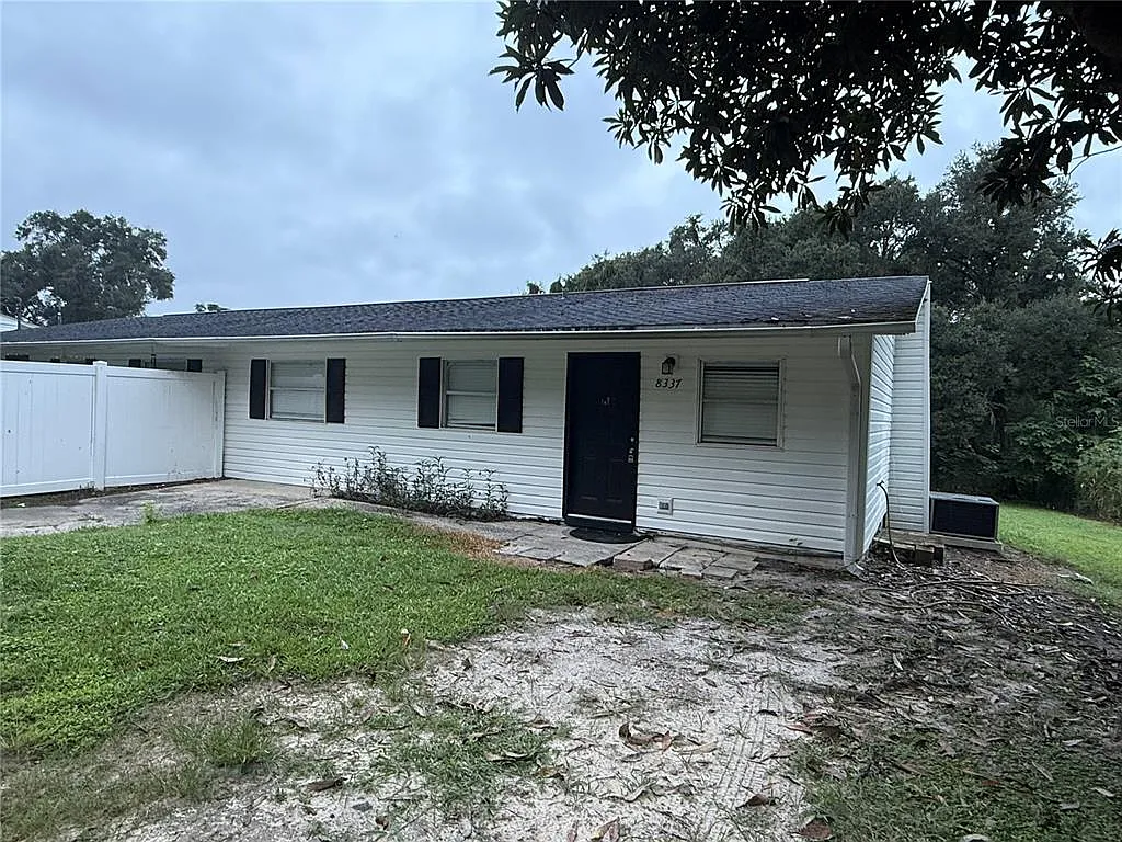 3 bed, 1.0 bath, 1044 sqft, $1,400 — Photo 1