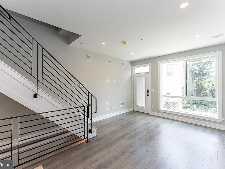 2127 N Randolph St — Photo 46