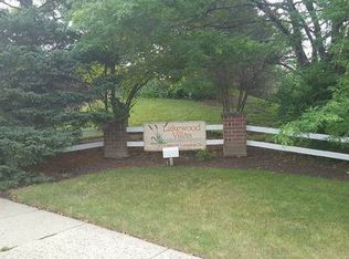 820 N Lakeside Dr APT 1C, Vernon Hills, IL