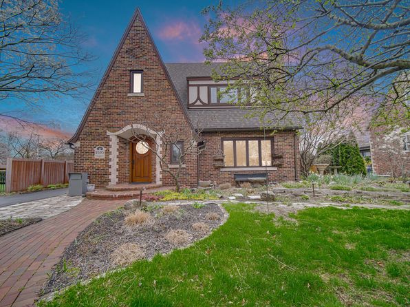 8505 Northcote Ave, Munster, IN 46321