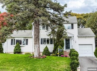 81 Dora Ave, Waldwick, NJ 07463