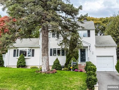 81 Dora Ave, Waldwick, NJ, 07463