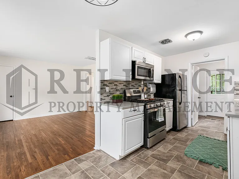 2309 W Graber St — Photo 6