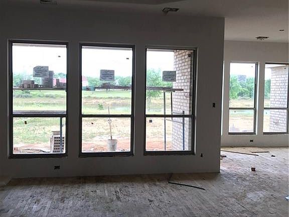 4th image of 113 Lakeside Dr