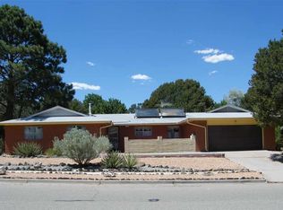 122 Grand Canyon Dr, Los Alamos, NM 87544