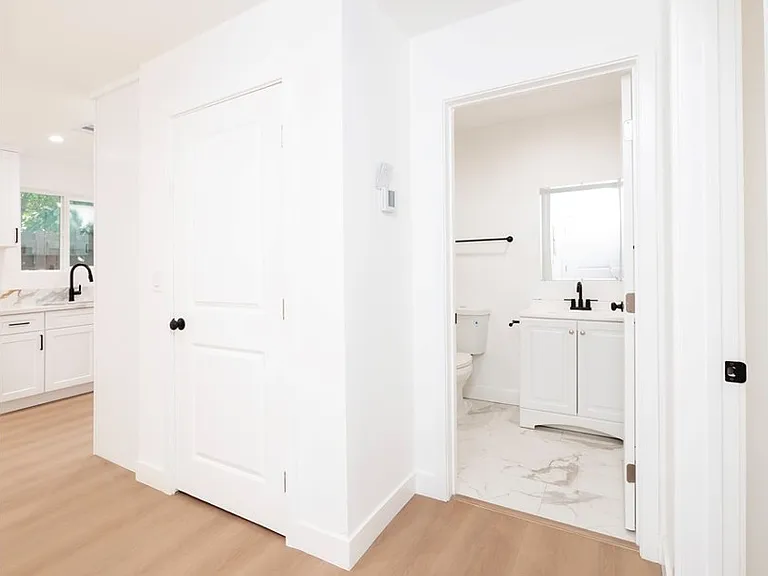 5741 S Saint Andrews Pl #1/2 — Photo 8