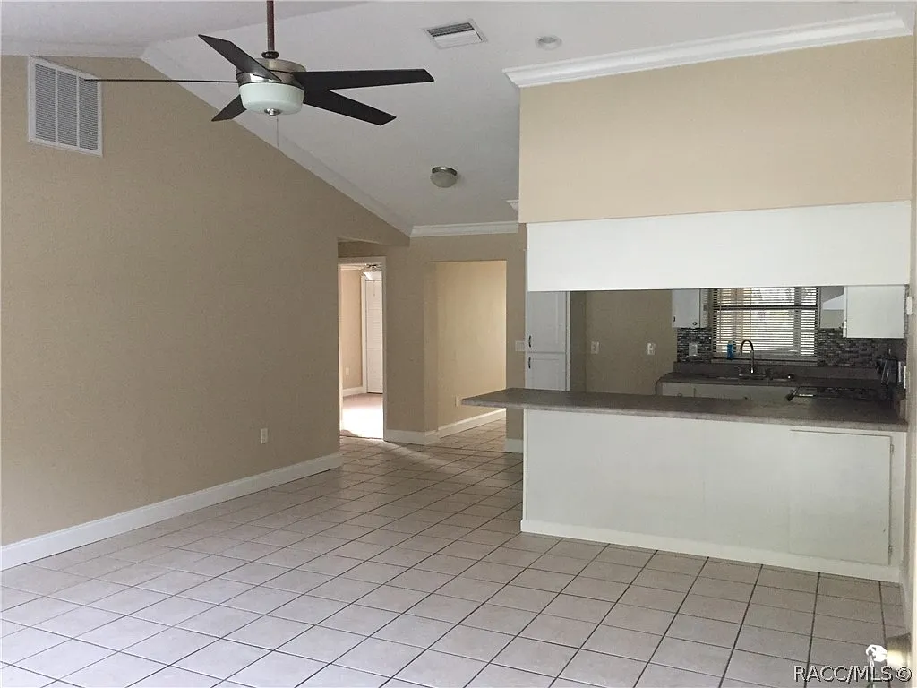3 bed, 2.0 bath, 1304 sqft, $1,750 — Photo 3